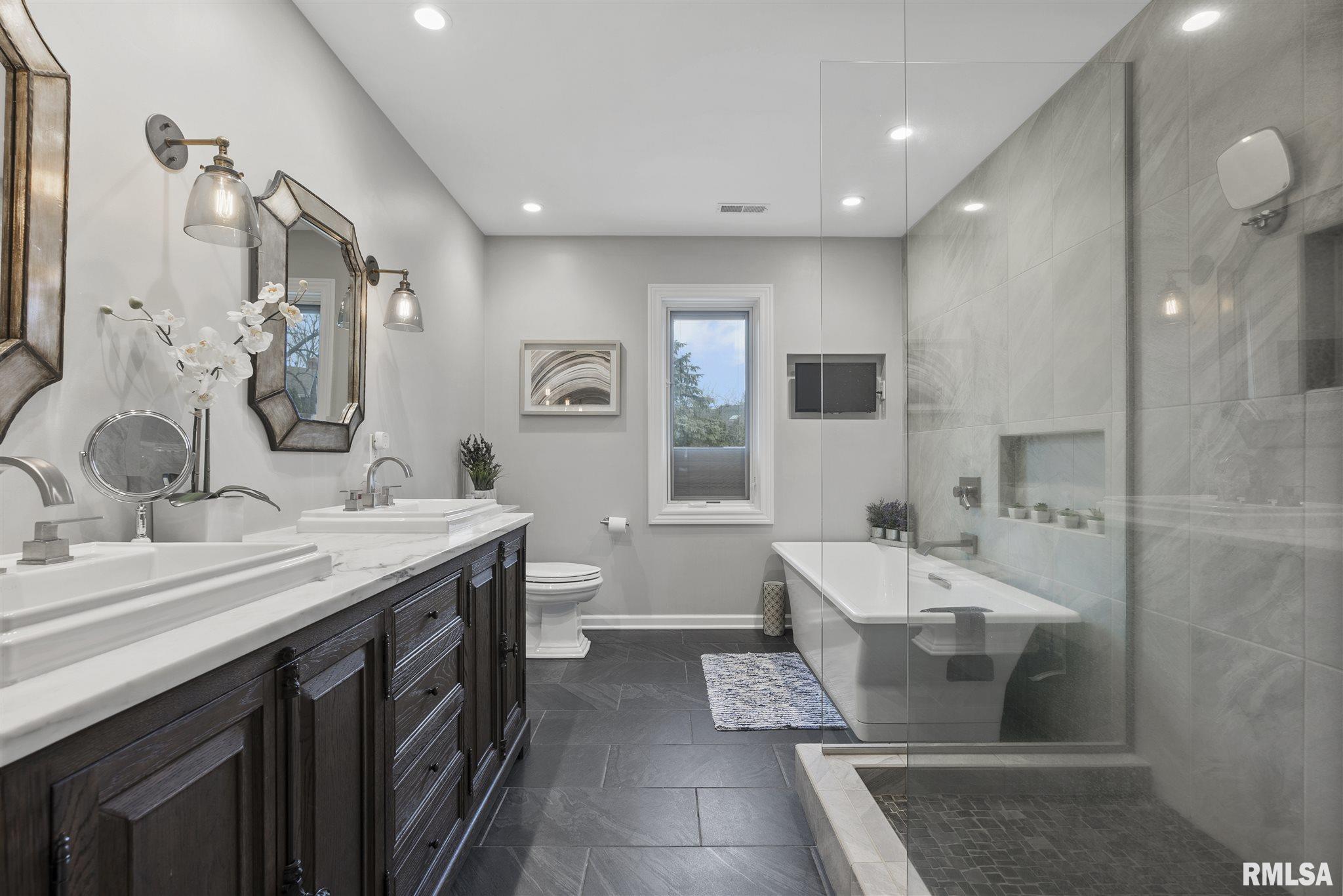 407 West Wolf Road Peoria, IL 61614 - Photo 25 of 42 Gallery Image 25