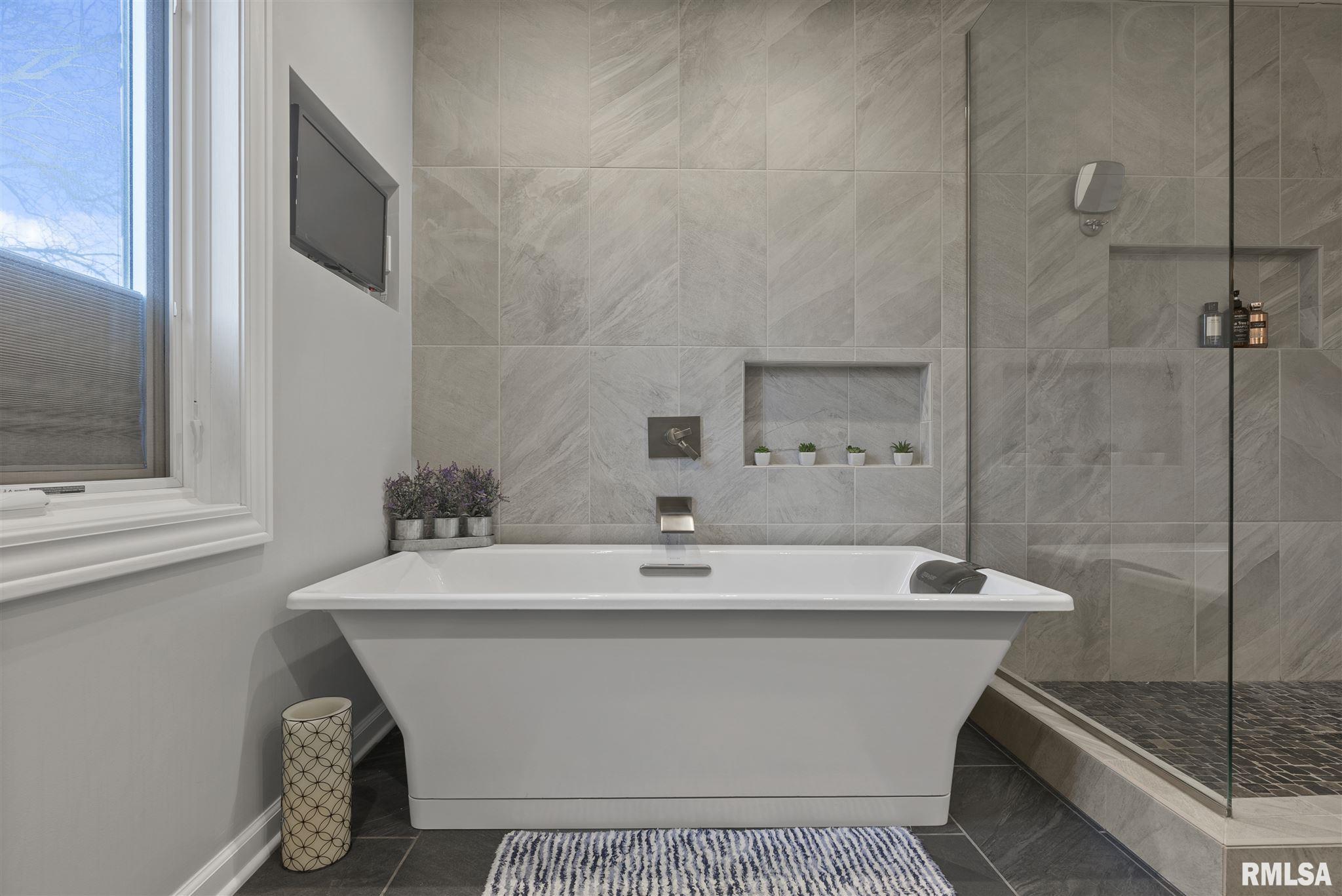 407 West Wolf Road Peoria, IL 61614 - Photo 26 of 42 Gallery Image 26