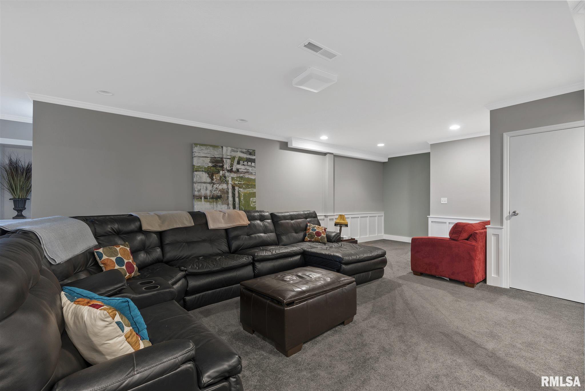 407 West Wolf Road Peoria, IL 61614 - Photo 31 of 42 Gallery Image 31
