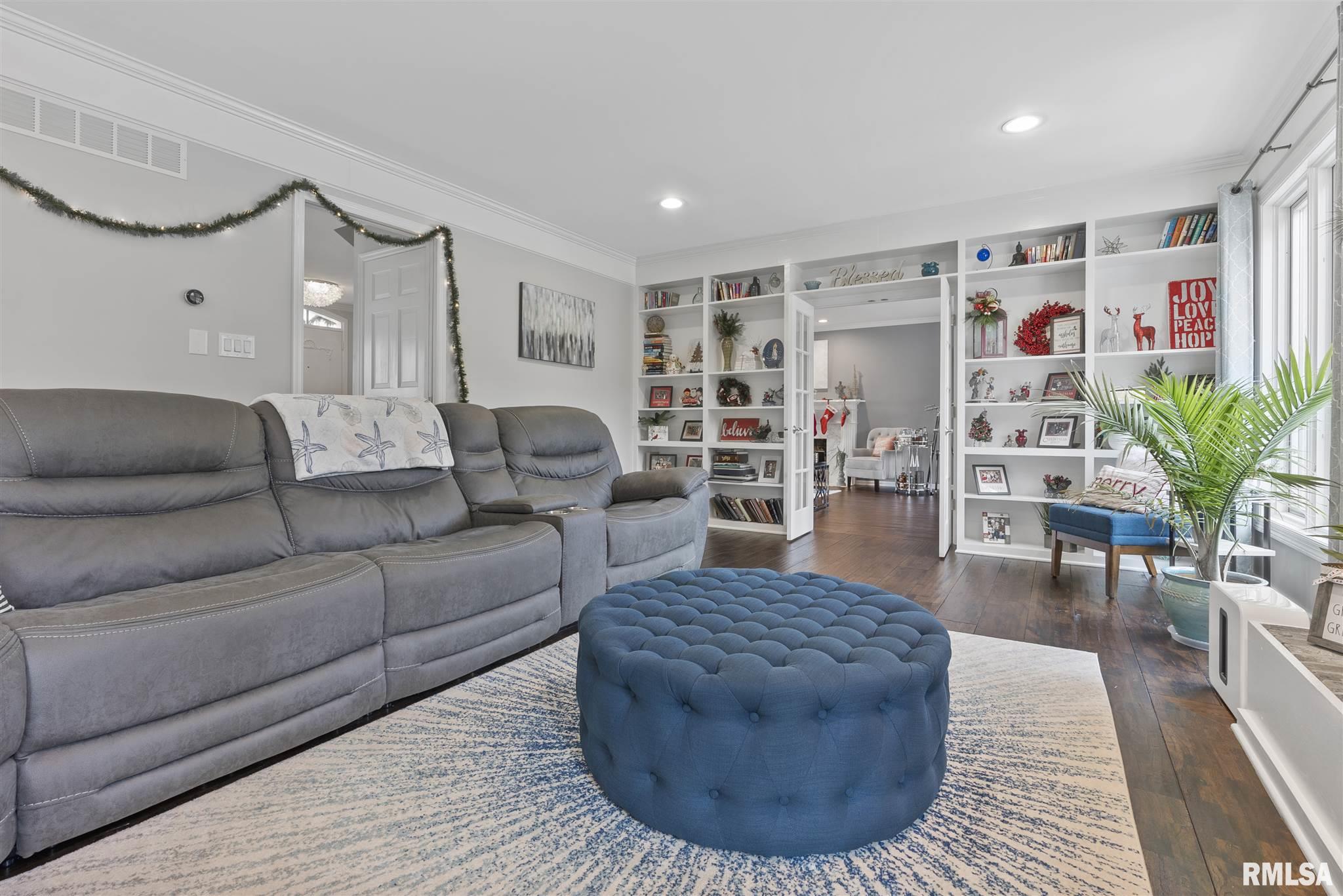 407 West Wolf Road Peoria, IL 61614 - Photo 6 of 42 Gallery Image 6