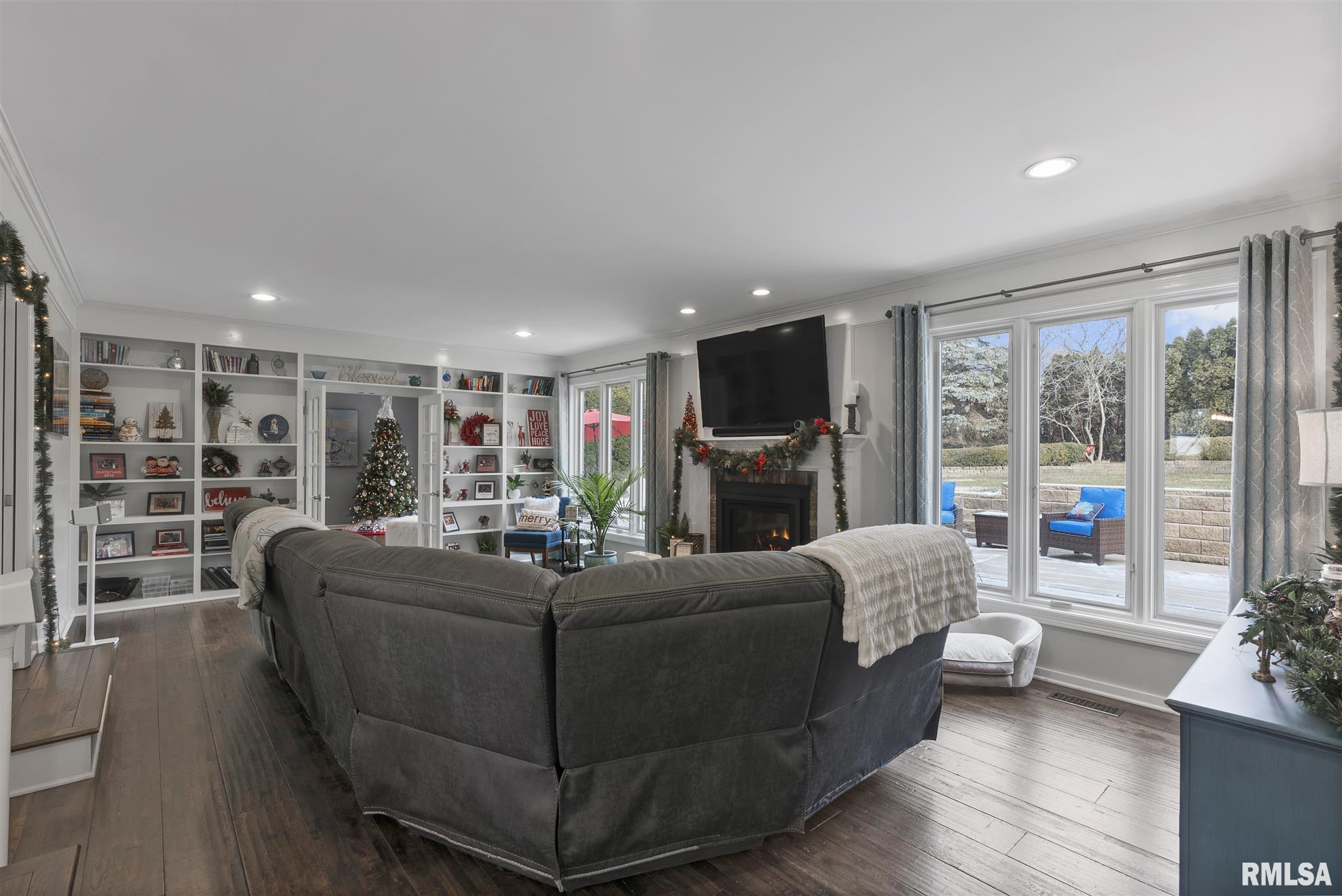 407 West Wolf Road Peoria, IL 61614 - Photo 8 of 42 Gallery Image 8