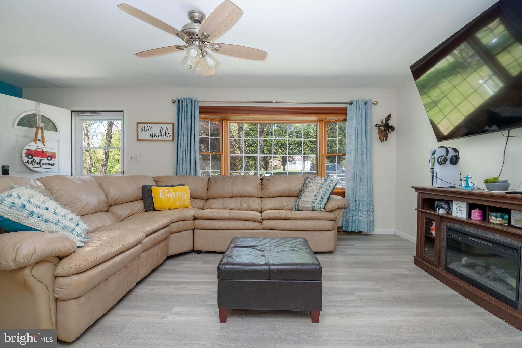 4007 Lee Road Aberdeen, MD 21001 - Photo 12 of 57 a living room with furniture a flat screen tv and a window