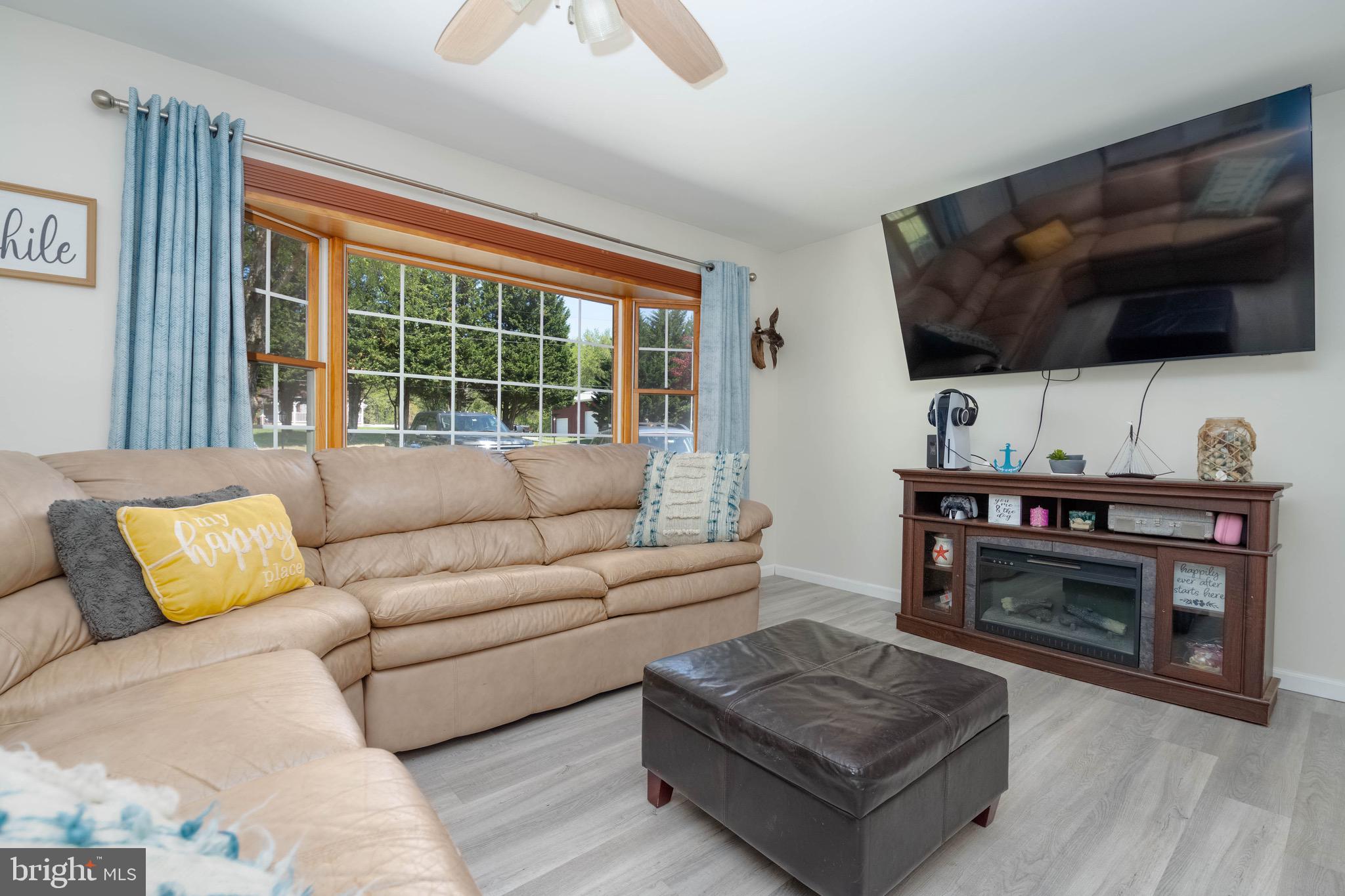 4007 Lee Road Aberdeen, MD 21001 - Photo 14 of 57 a living room with furniture and a flat screen tv