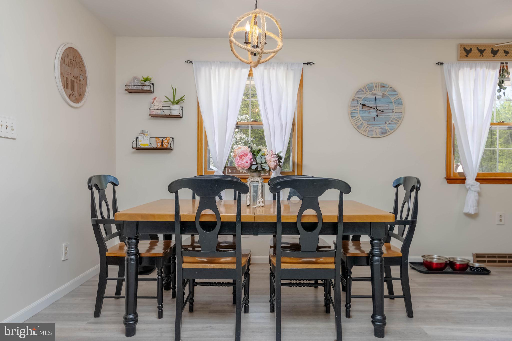 4007 Lee Road Aberdeen, MD 21001 - Photo 15 of 57 a dining room with furniture and window