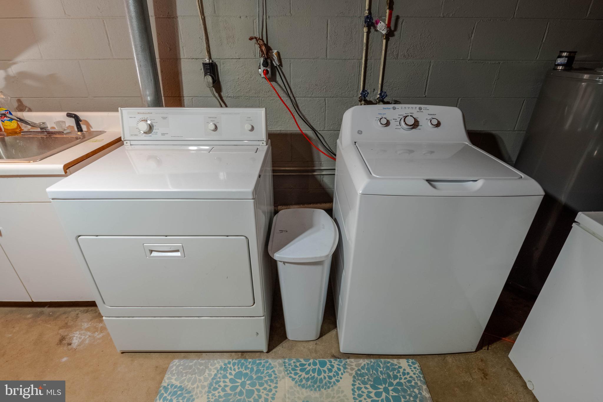 4007 Lee Road Aberdeen, MD 21001 - Photo 38 of 57 a utility room with dryer and washer