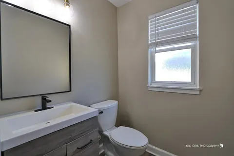 $340,000 | 447 Elmhurst Road, Mount Prospect, IL 60056