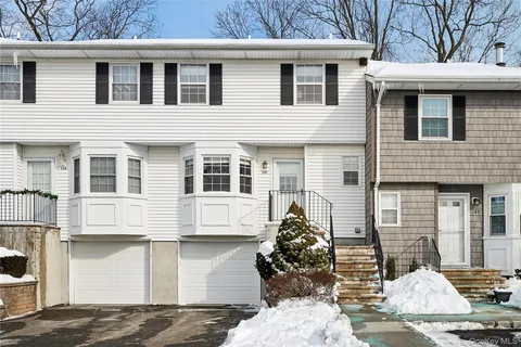 $938,000 | 137 Woodlake Drive West, Woodbury, NY 11797