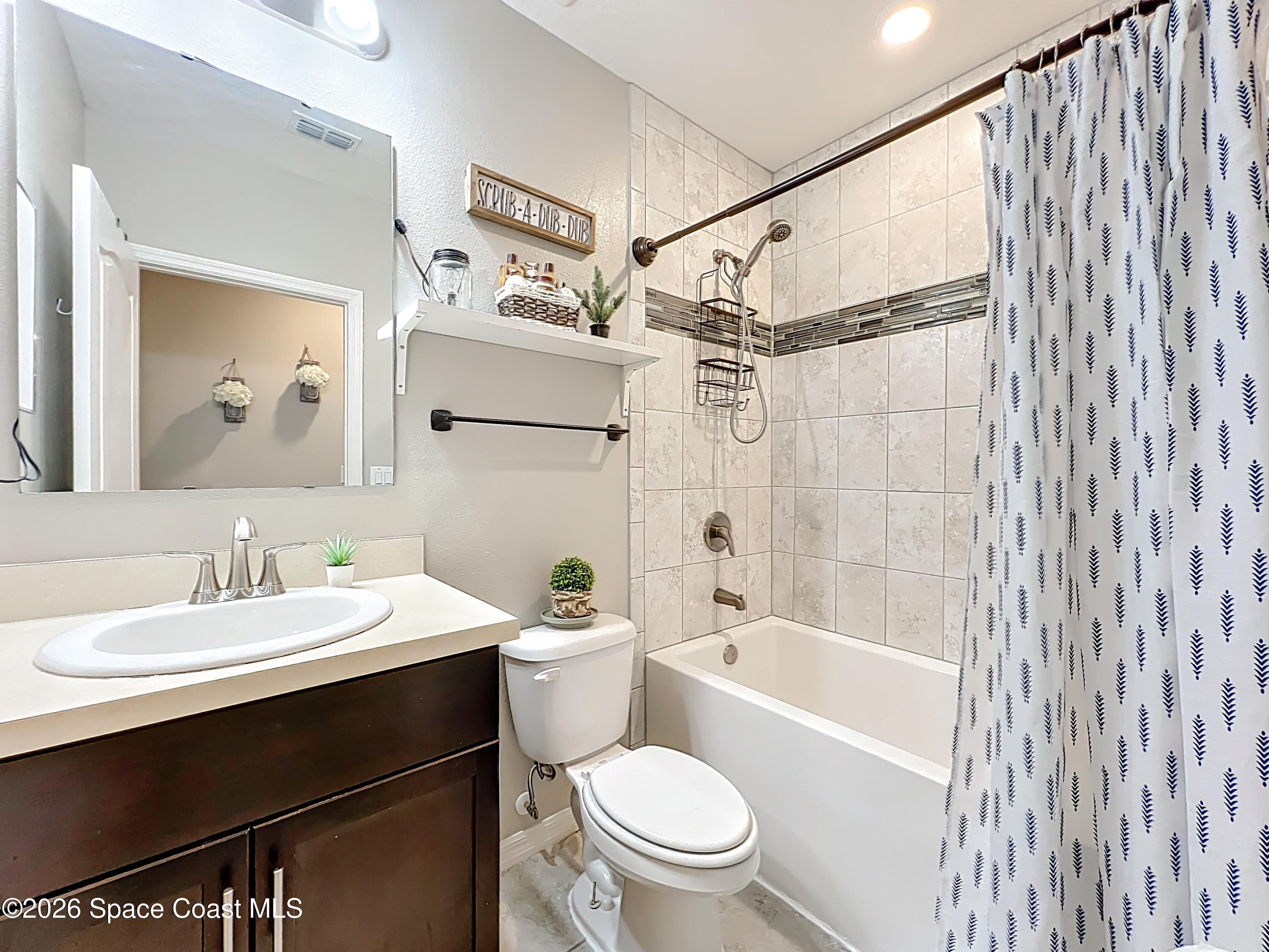 415 Scodella Street Southwest Palm Bay, FL 32908 - Photo 43 of 54 a bathroom with a sink a toilet and a bathtub