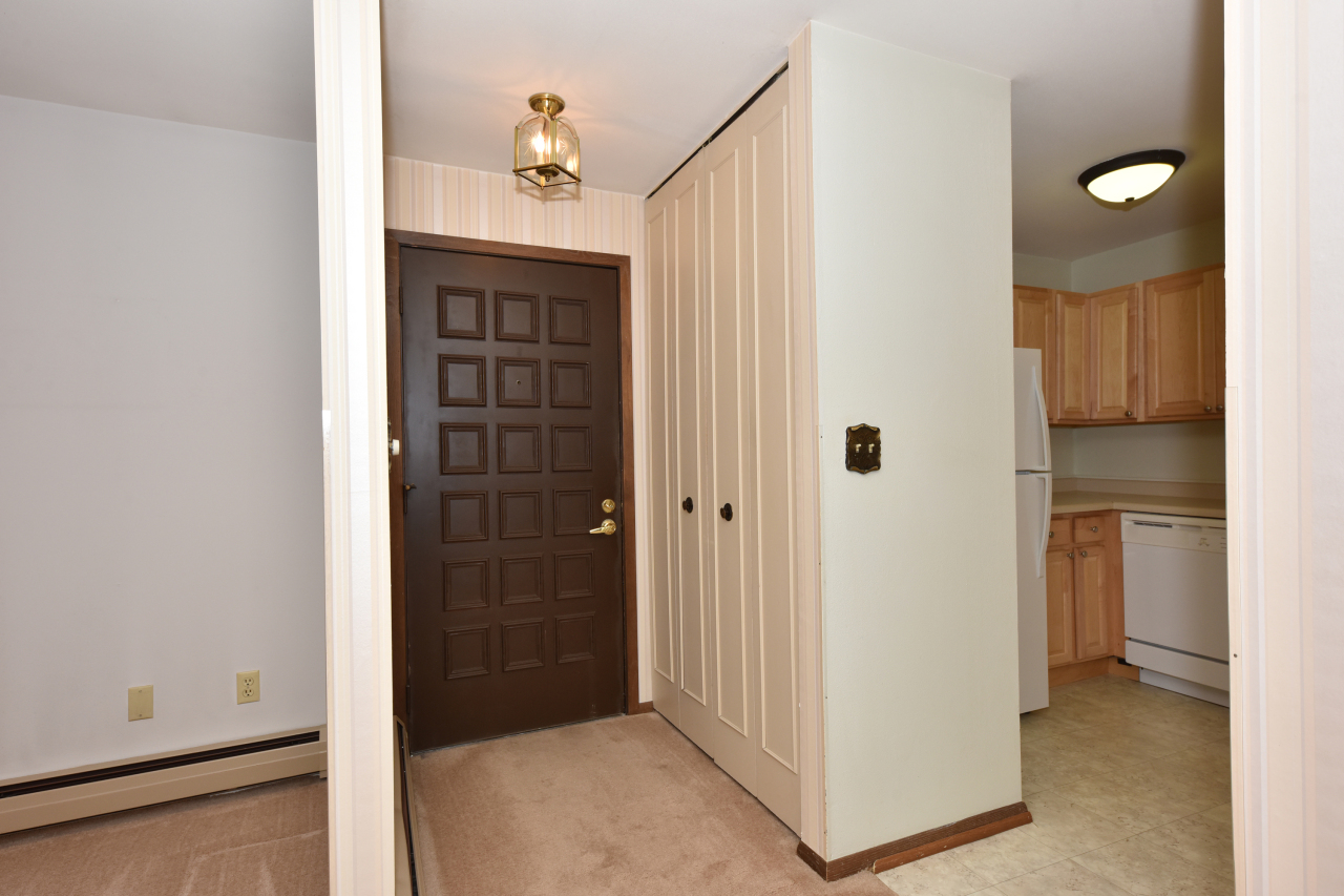 11927 West Appleton Avenue, Unit 6 Milwaukee, WI 53224 - Photo 5 of 38 Photo 14