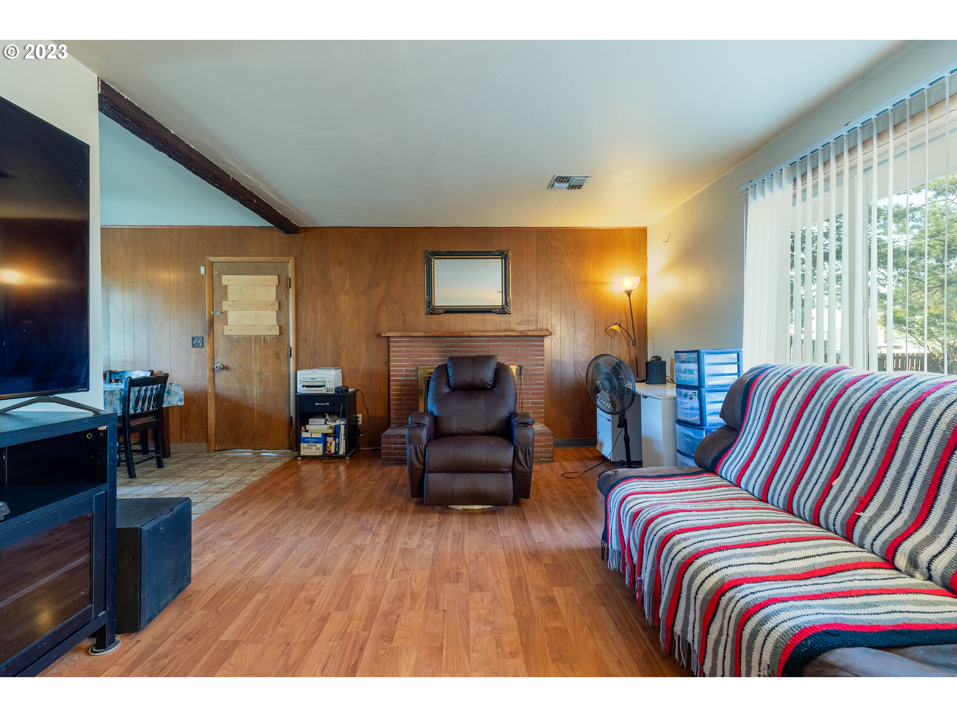 840 West Ridgeway Avenue Hermiston, OR 97838 - Photo 3 of 18 Living Room