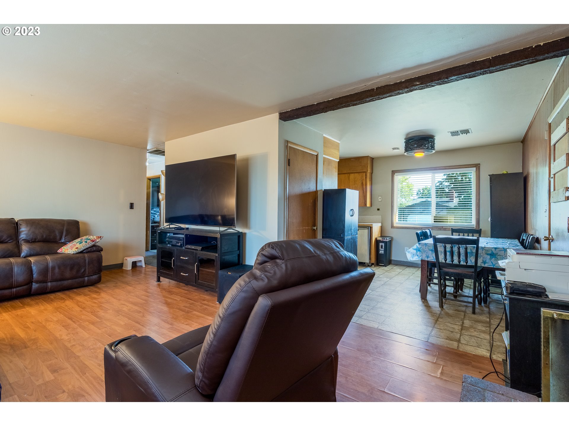 840 West Ridgeway Avenue Hermiston, OR 97838 - Photo 5 of 18 Living Room/Dining Room