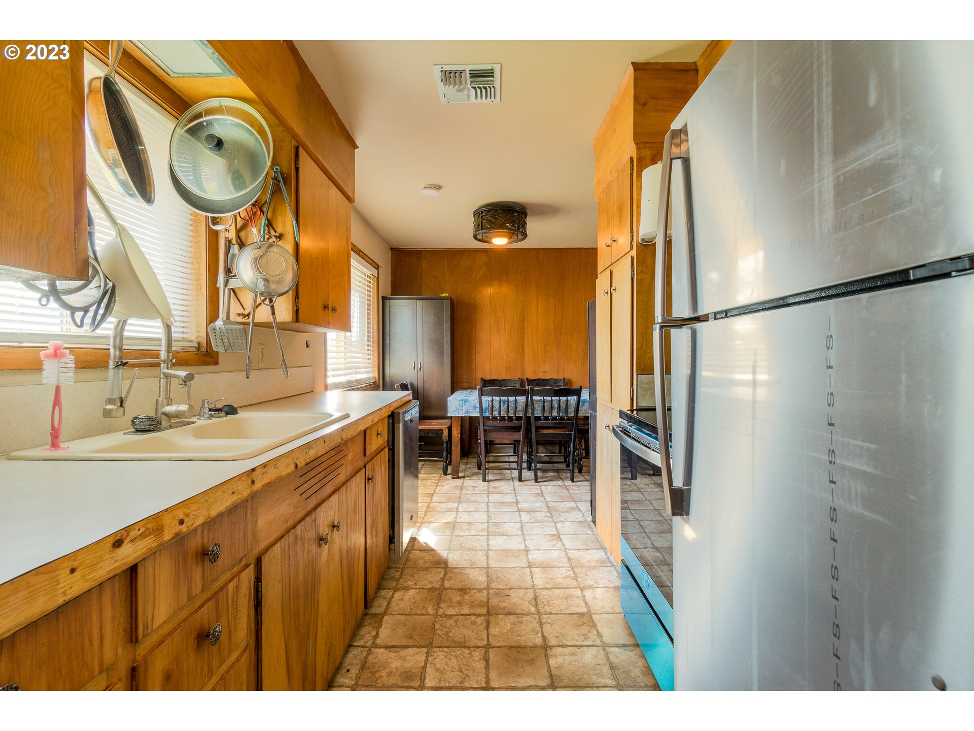 840 West Ridgeway Avenue Hermiston, OR 97838 - Photo 7 of 18 Kitchen/Dining Room