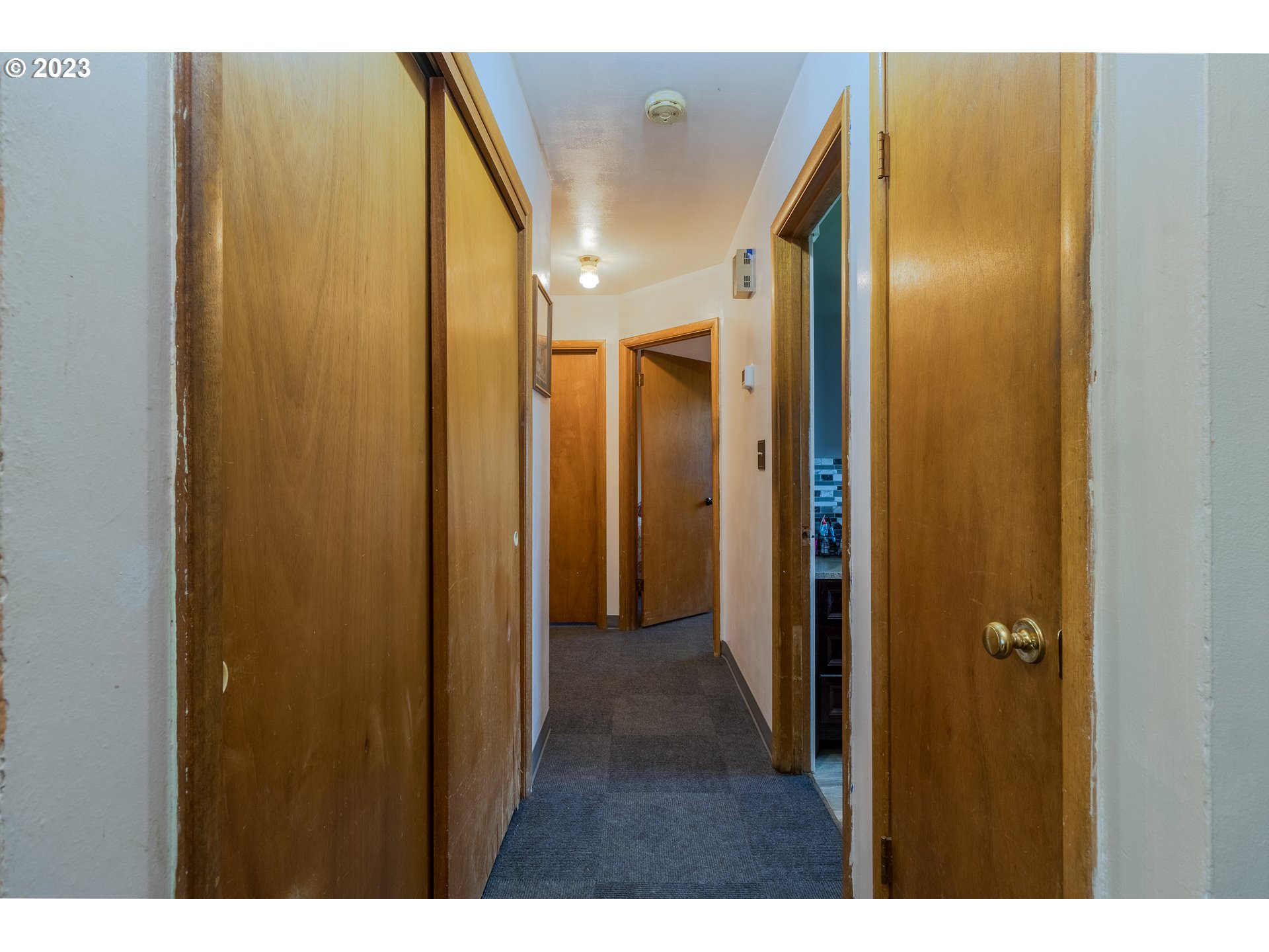840 West Ridgeway Avenue Hermiston, OR 97838 - Photo 9 of 18 Hallway