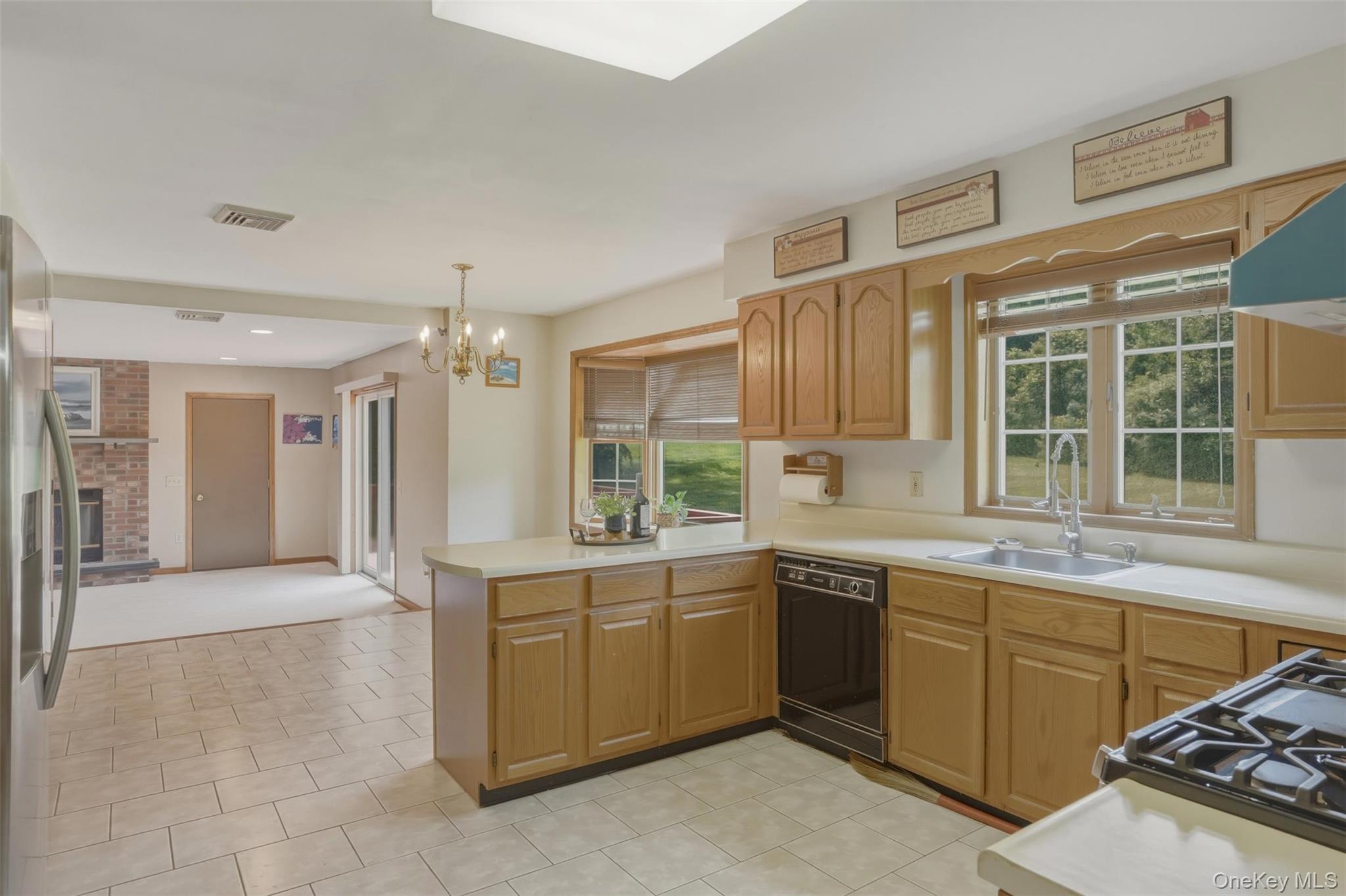 41 Saddle Ridge Drive Hopewell Junction, NY 12533 - Photo 18 of 50 Eat-in-kitchen