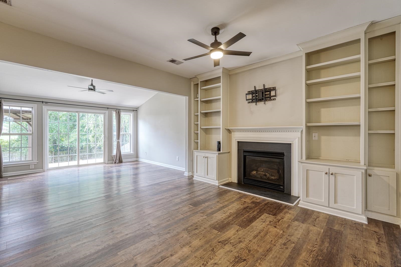 135 Castleton Circle Boiling Springs, SC 29316 - Photo 2 of 50 Gallery Image 2