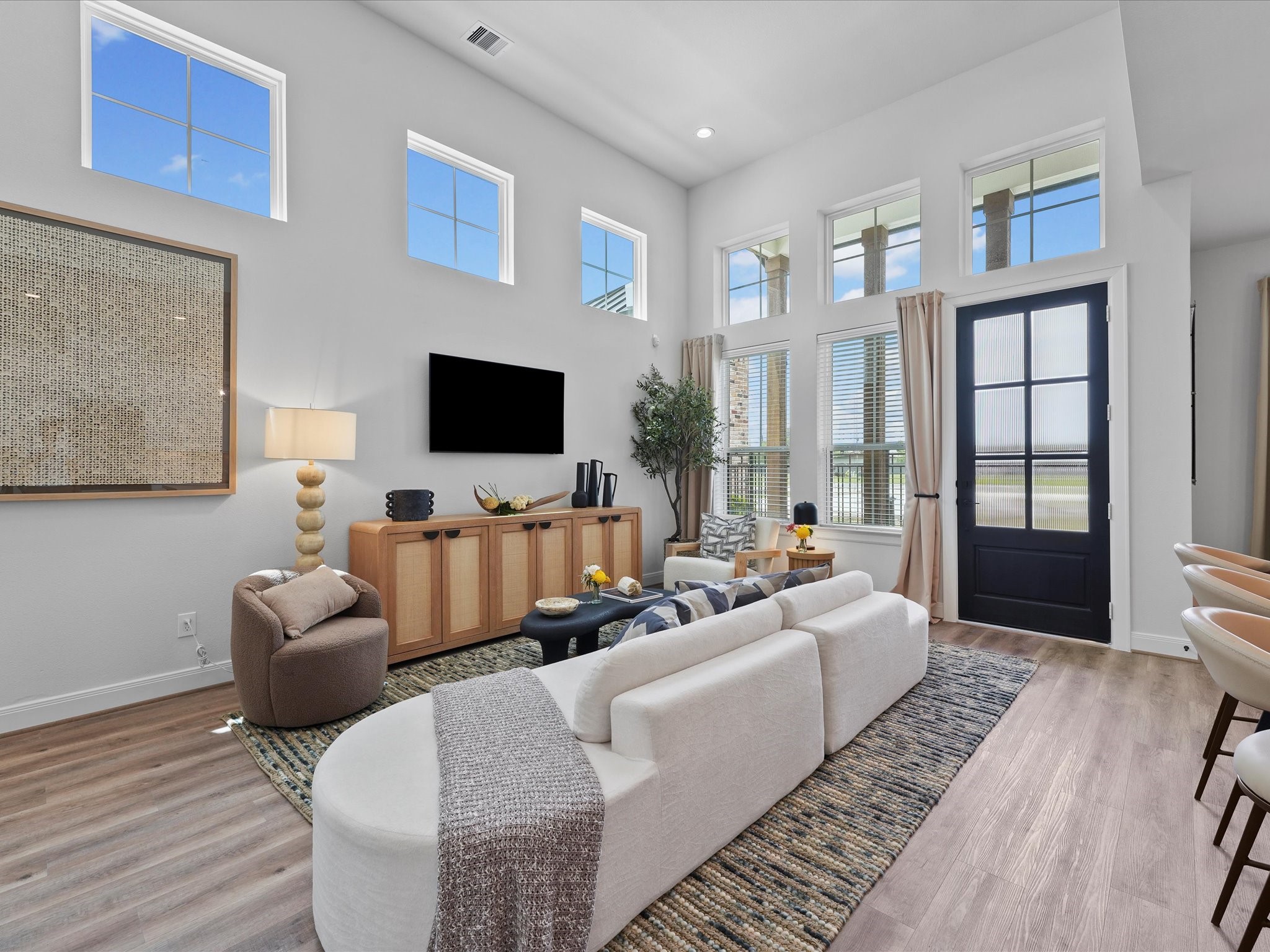9216 Washington Heights Street Houston, TX 77063 - Photo 2 of 44 Tons of Natural Light with First Floor Living