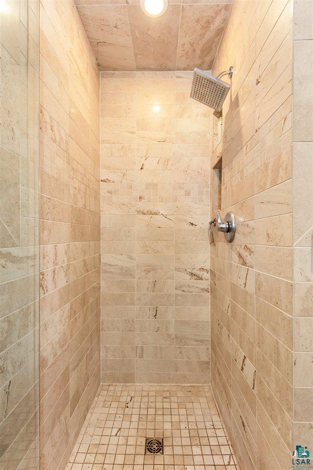 631 Ridgewood Road Duluth, MN 55804 - Photo 18 of 32 Master Bath Shower
