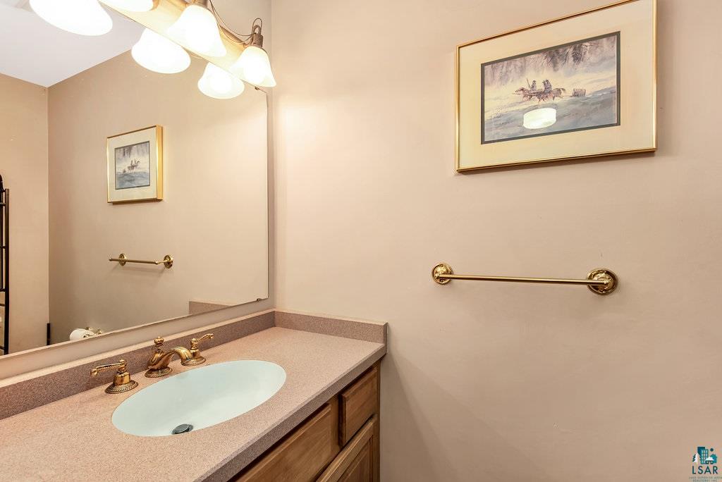 631 Ridgewood Road Duluth, MN 55804 - Photo 25 of 32 Bathroom 3