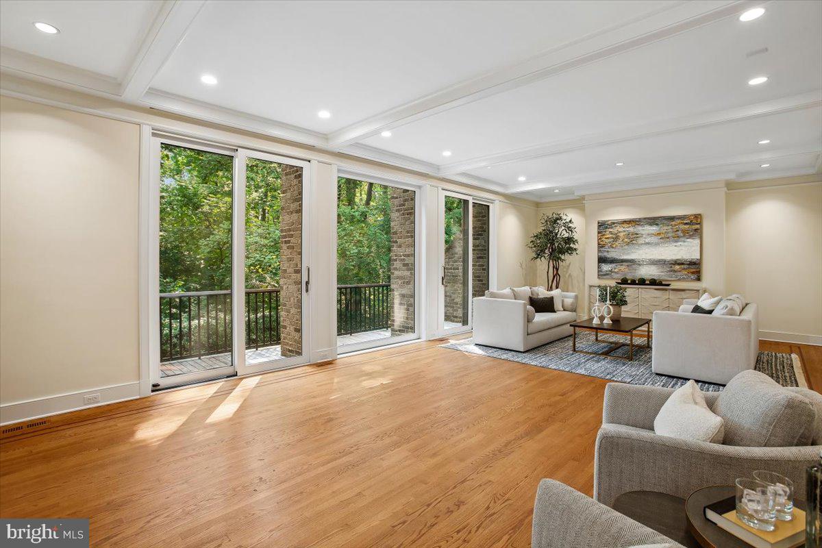 700 Belgrove Road McLean, VA 22101 - Photo 21 of 74 Living Room overlooking pool
