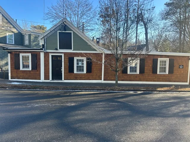 $2,900 | 6 School Street, Unit 6, Milton, MA 02186