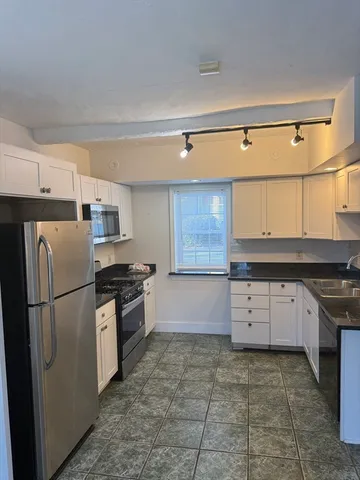 $2,900 | 6 School Street, Unit 6, Milton, MA 02186