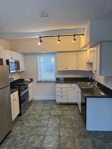 $2,900 | 6 School Street, Unit 6, Milton, MA 02186