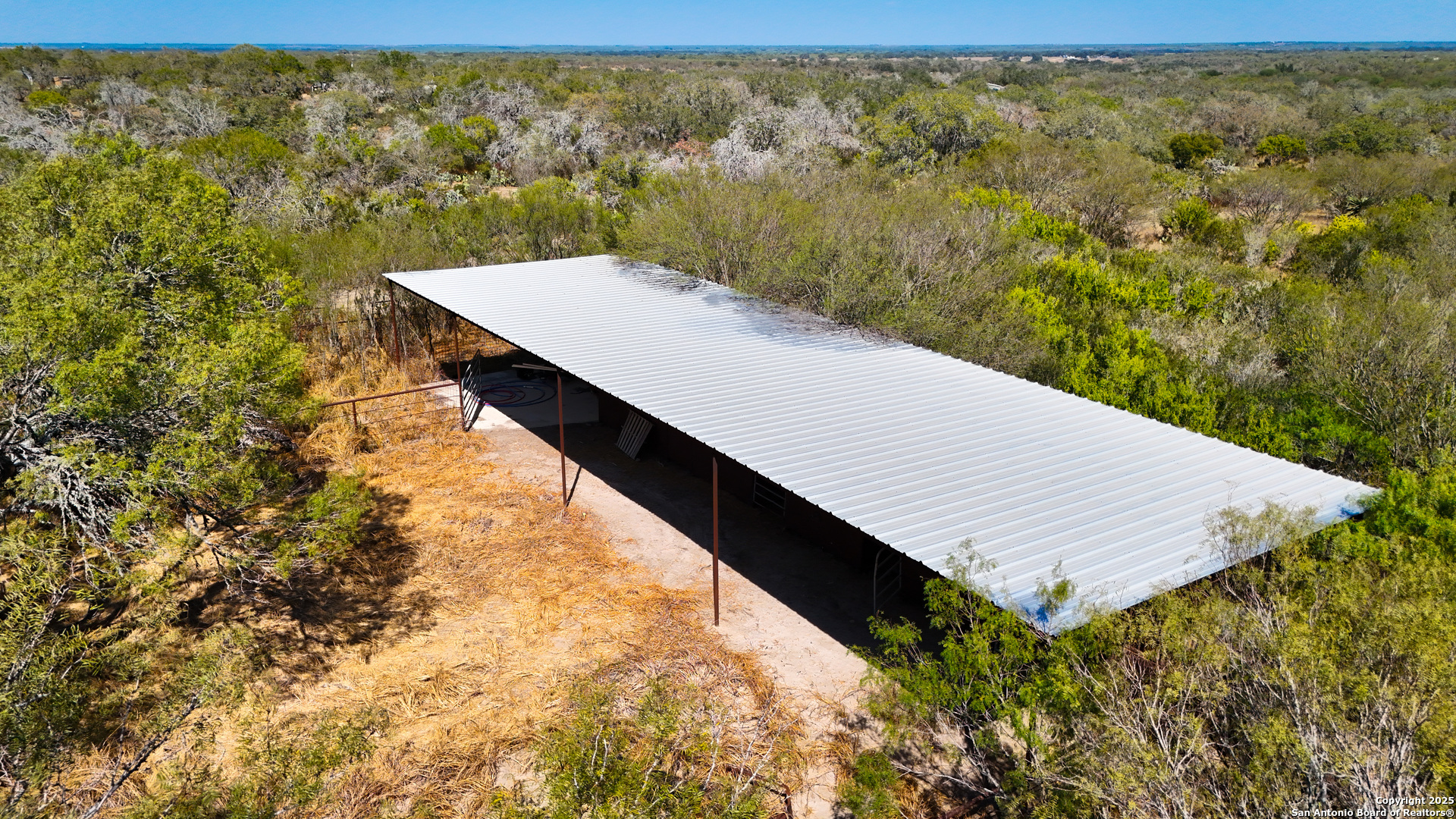 320 Pullin Drive Pleasanton, TX 78064 - Photo 17 of 43