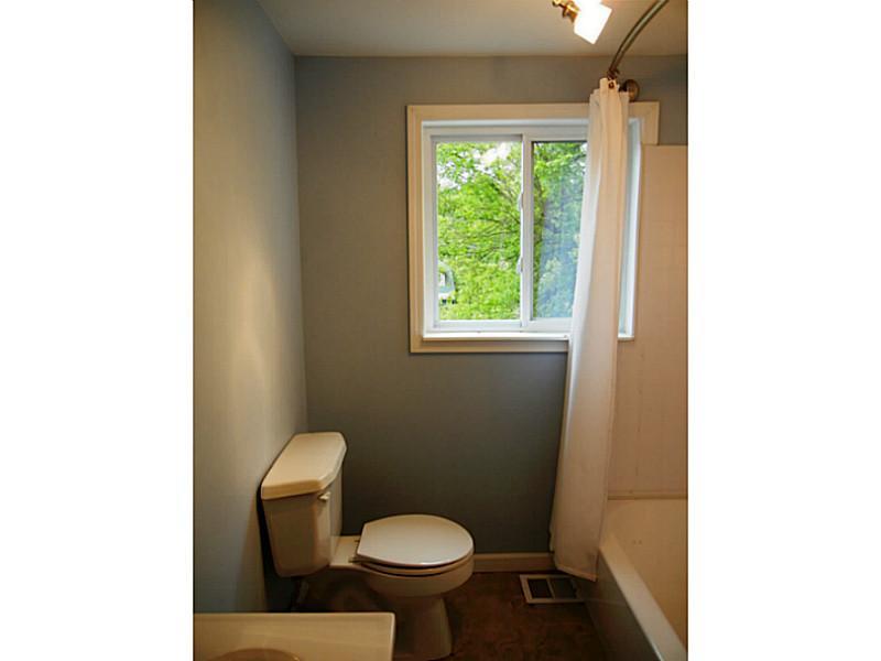 428 Freeport Road Freeport, PA 16229 - Photo 15 of 23 Full Bath.
