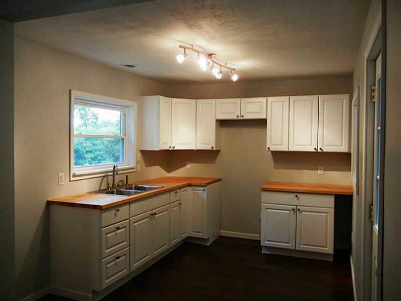 428 Freeport Road Freeport, PA 16229 - Photo 4 of 23 Kitchen.