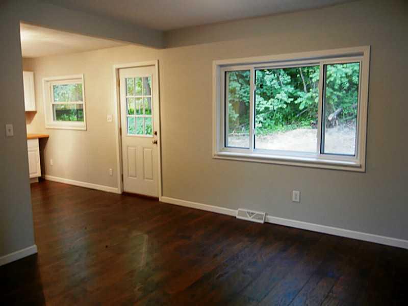 428 Freeport Road Freeport, PA 16229 - Photo 6 of 23 Living Room.