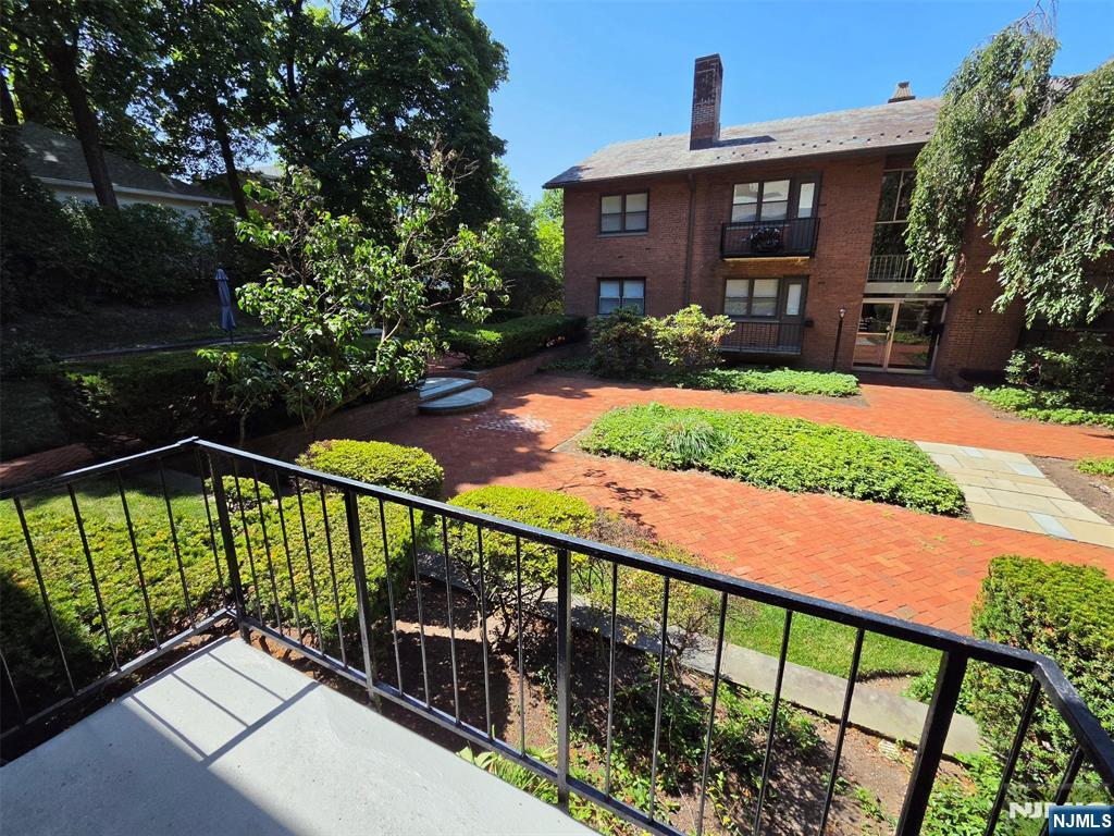 60 Madison Place, Unit A10 Ridgewood, NJ 07450 - Photo 18 of 34
