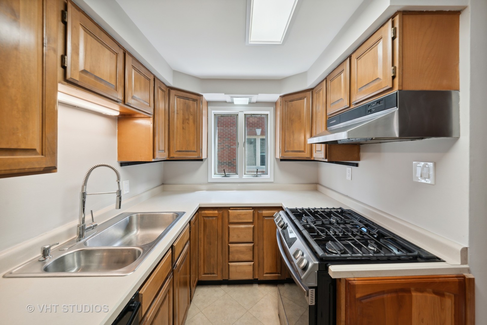 7424 West Gregory Street Chicago, IL 60656 - Photo 6 of 17 a kitchen that has a sink and a stove