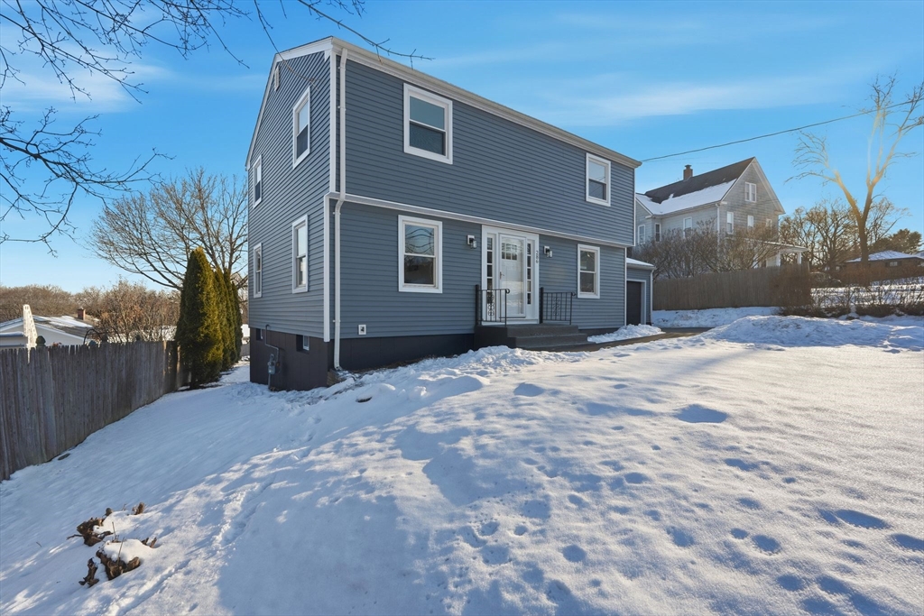 286 Westfield Road Holyoke, MA 01040 - Photo 3 of 35 Gallery Image 3