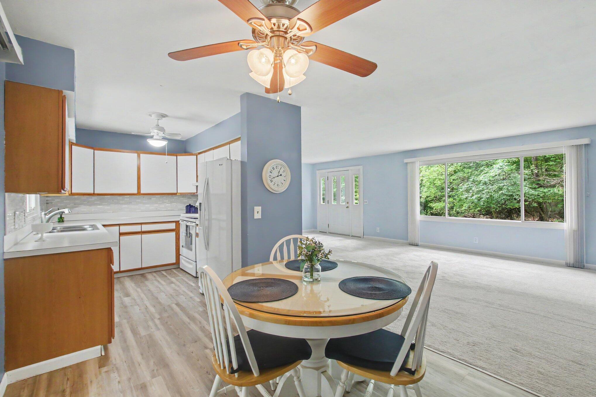 850 West Michillinda Road Muskegon, MI 49445 - Photo 7 of 18 Kitchen and Dining Area
