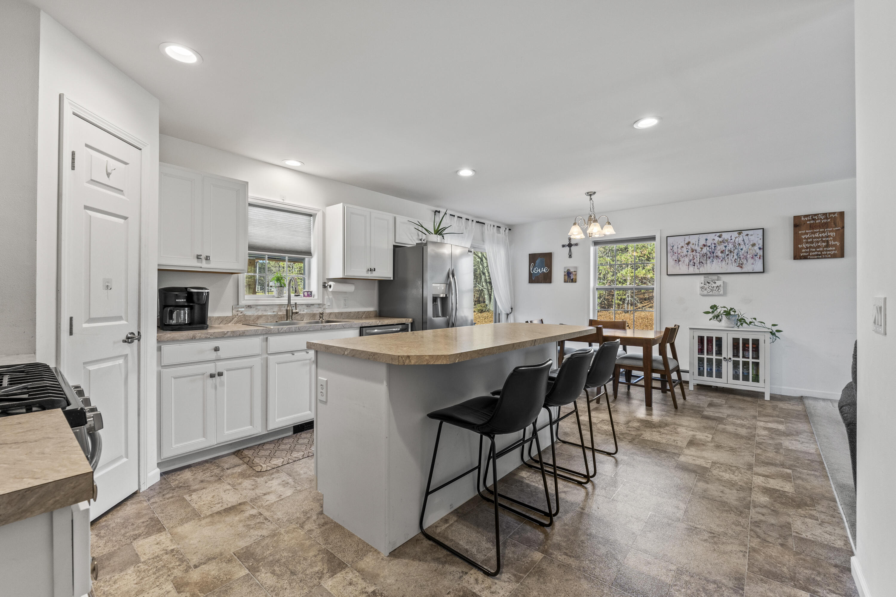 6 Jackson Lane Kennebunk, ME 04043 - Photo 5 of 54 6 Jackson Lane, Kennebunk, ME 04043