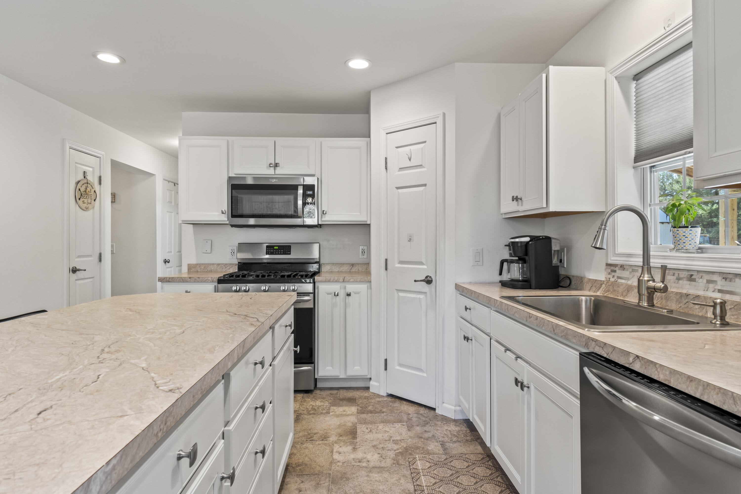 6 Jackson Lane Kennebunk, ME 04043 - Photo 8 of 54 6 Jackson Lane, Kennebunk, ME 04043