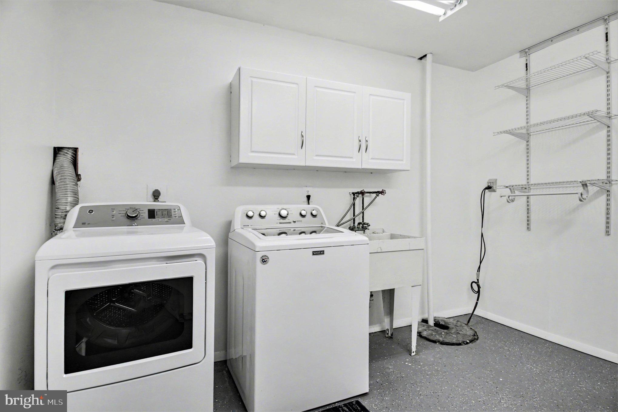 8309 Timber Brook Lane Springfield, VA 22153 - Photo 33 of 39 a utility room with dryer and washer