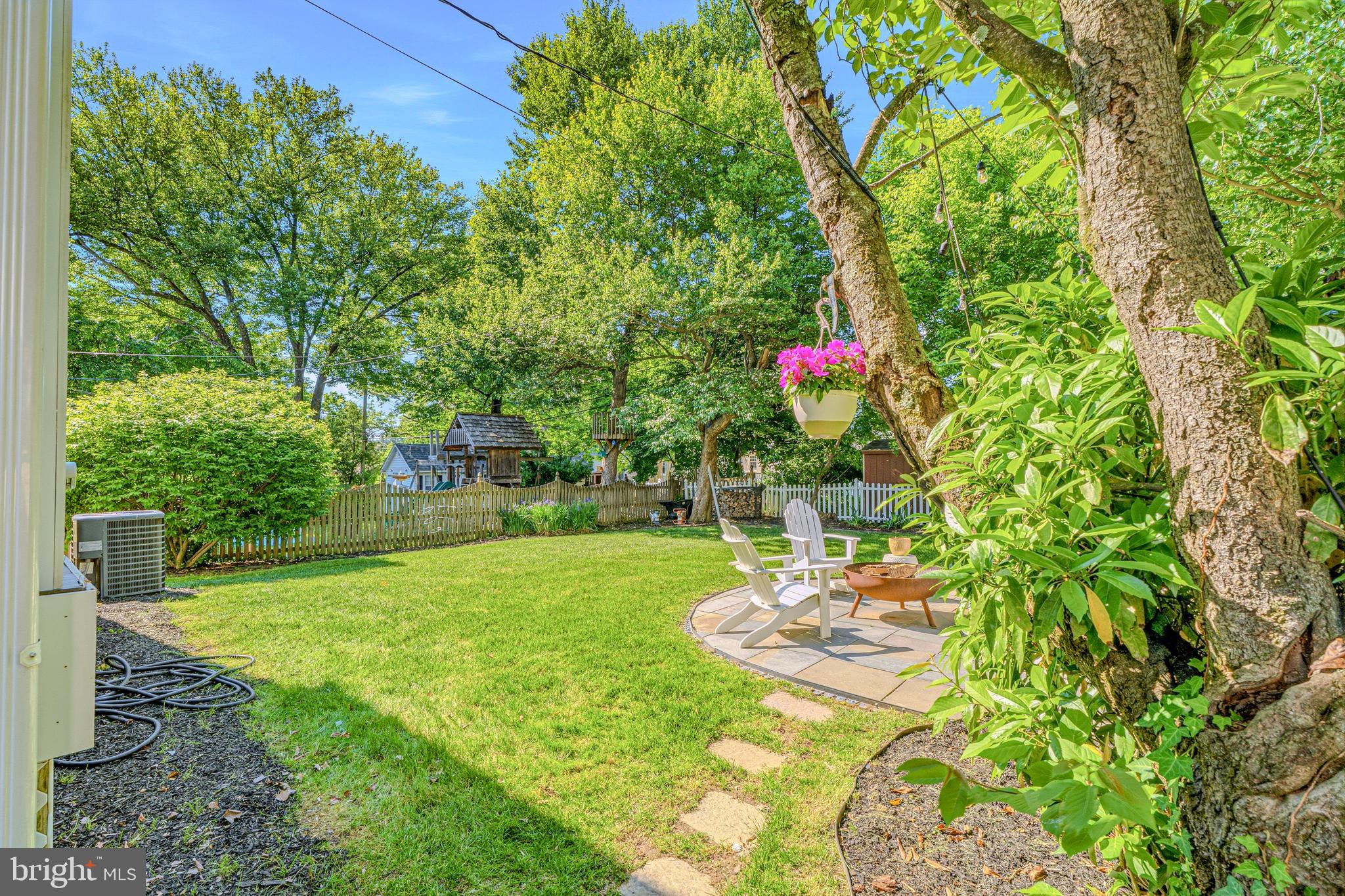 506 Brook Road Baltimore, MD 21286 - Photo 42 of 56 a backyard of a house with table and chairs potted plants and large tree