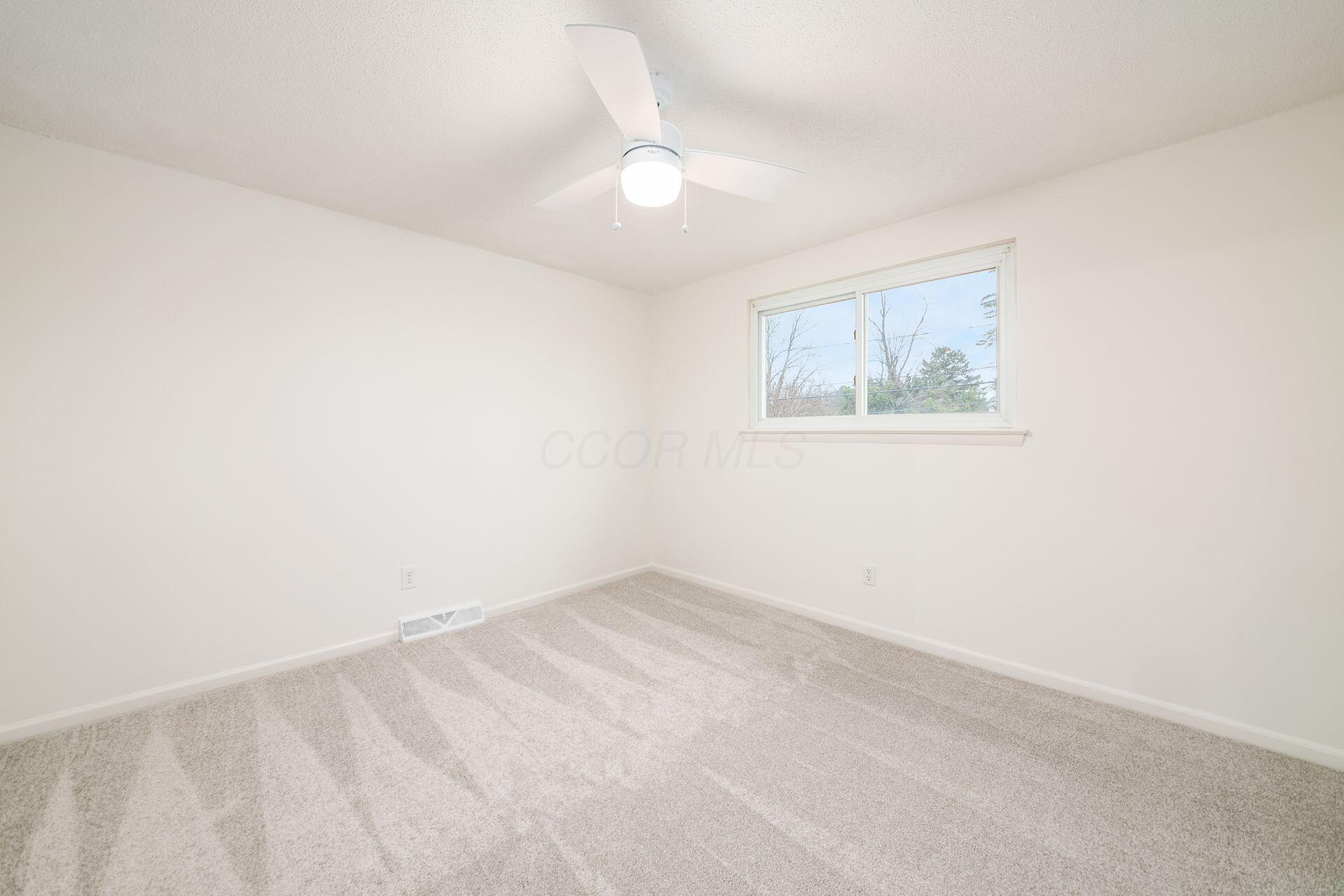 2474 Daily Road Columbus, OH 43232 - Photo 20 of 34 027_e3f073_L 2474 Daily Rd054