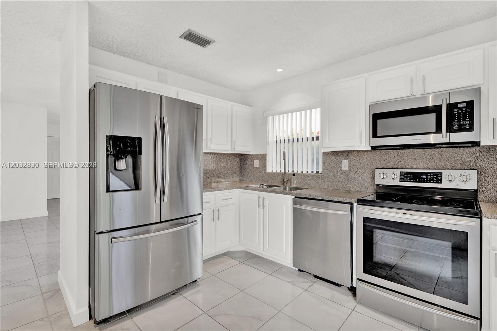 12704 Southwest 71st Terrace Miami, FL 33183 - Photo 13 of 24
