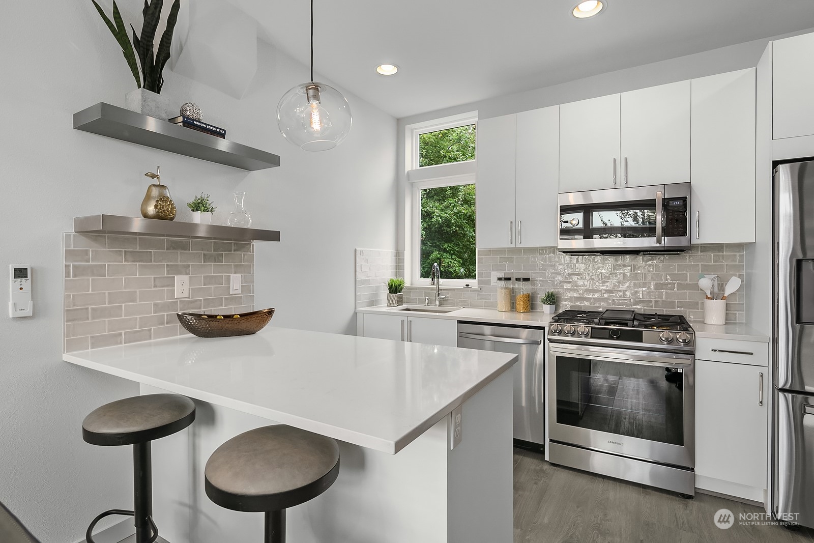 970 North Allen Place Seattle, WA 98103 - Photo 14 of 27 Gallery Image 14