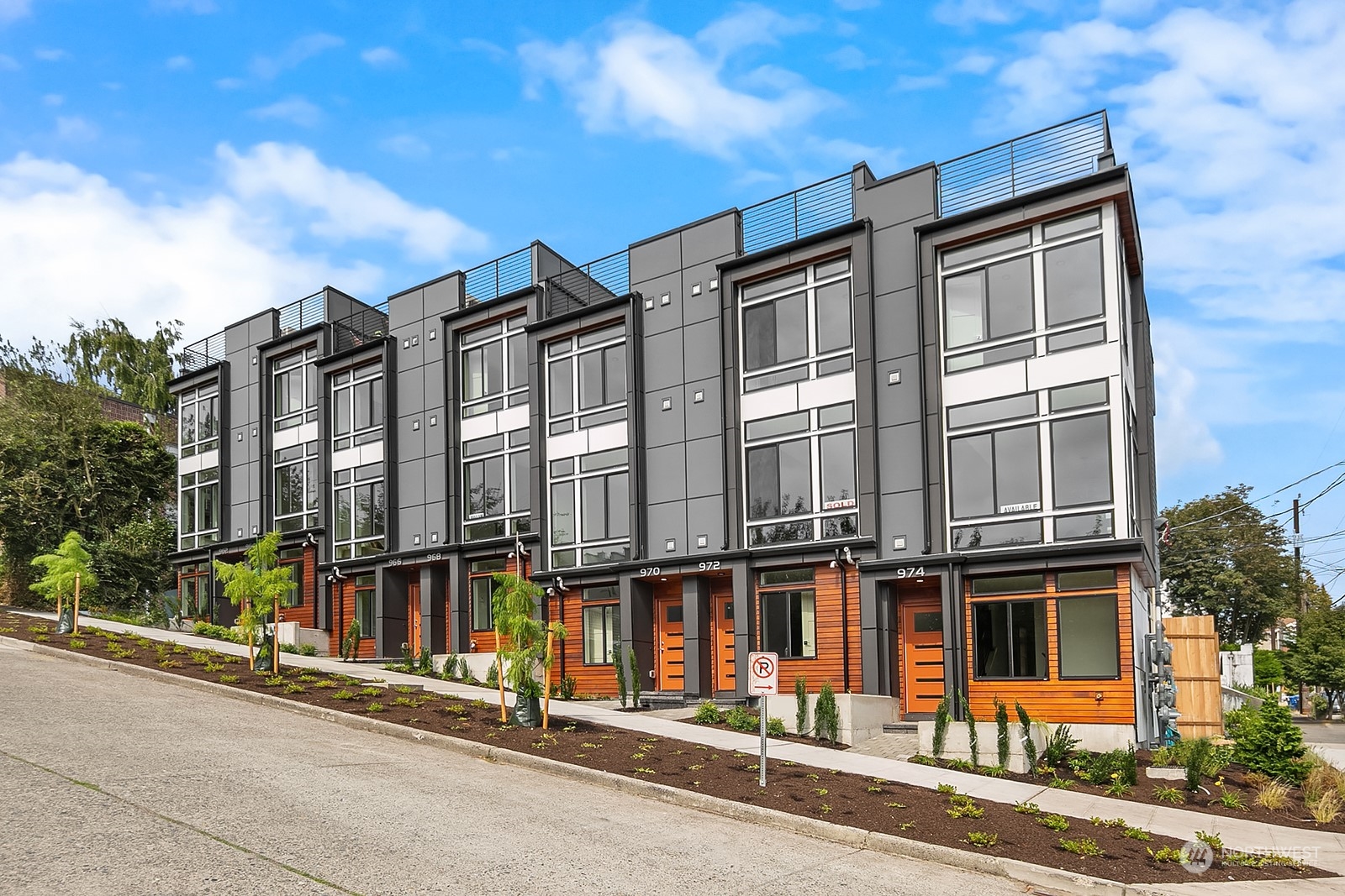 970 North Allen Place Seattle, WA 98103 - Photo 6 of 27 Gallery Image 6
