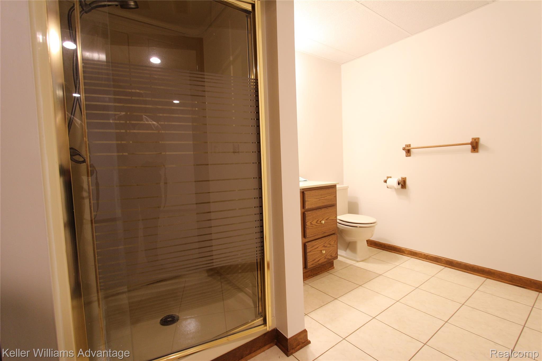 21850 River Ridge Trail Farmington, MI 48335 - Photo 25 of 33 Bathroom