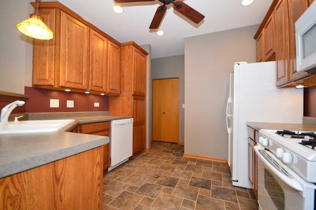 1941 Crestview Circle Romeoville, IL 60446 - Photo 8 of 19