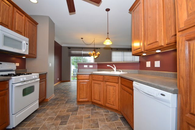1941 Crestview Circle Romeoville, IL 60446 - Photo 9 of 19