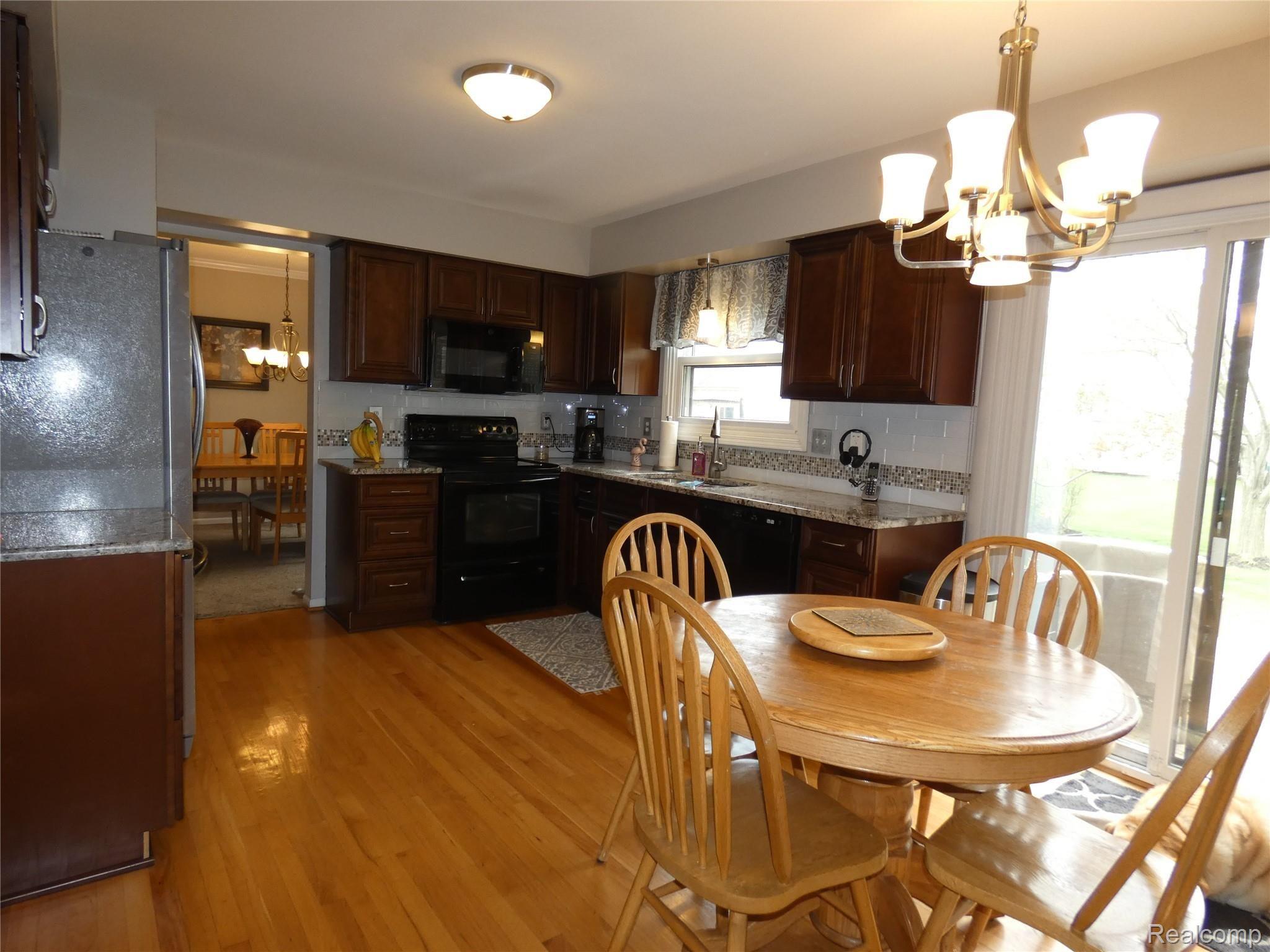 6462 Fox Hills Road Canton, MI 48187 - Photo 15 of 36 P1020404.JPG