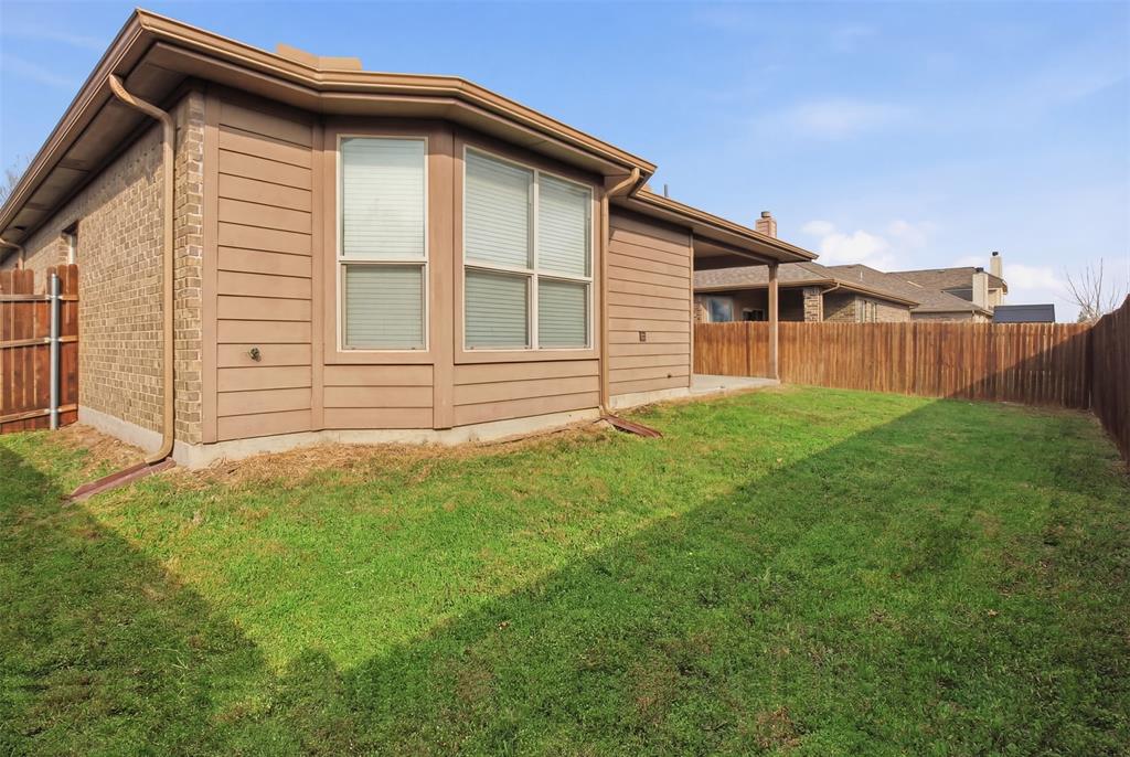 10928 Middleglen Road Fort Worth, TX 76052 - Photo 27 of 37 a front view of a house with a yard
