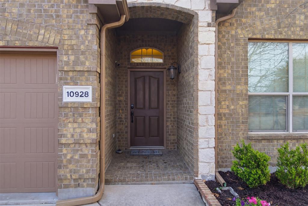 10928 Middleglen Road Fort Worth, TX 76052 - Photo 8 of 37 a view of a entryway door of the house