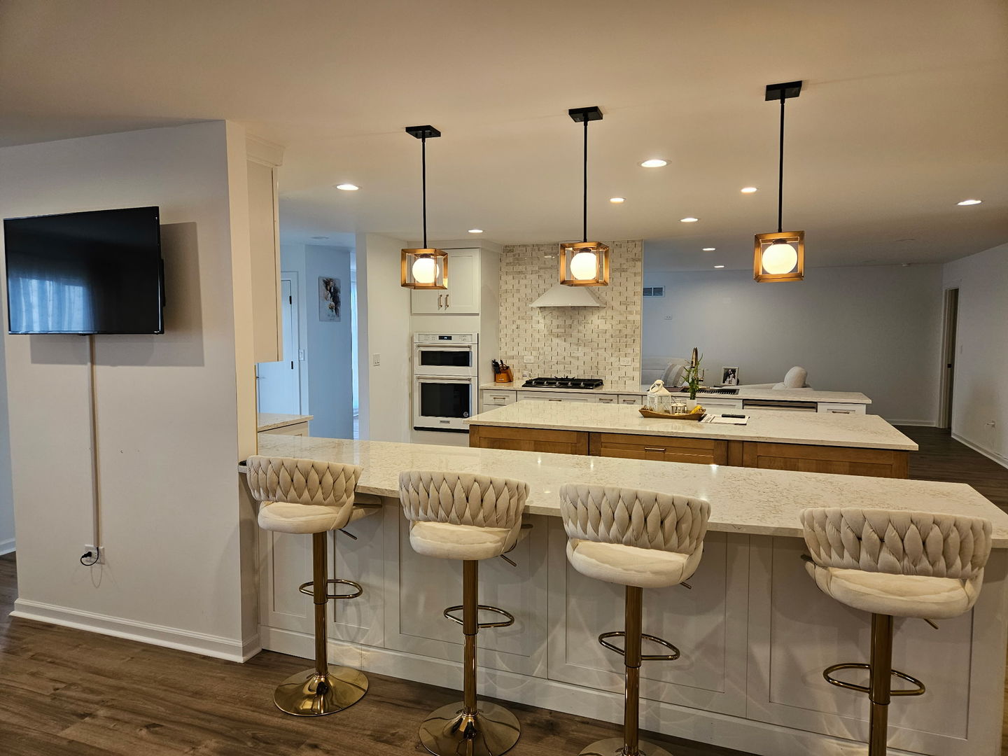 34769 Zilm Road Wilmington, IL 60481 - Photo 22 of 30 a view of living room kitchen with granite countertop furniture and a flat screen tv