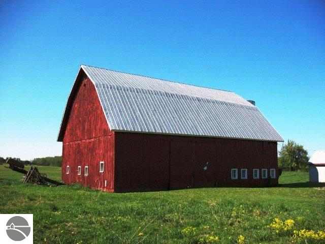 2231 East Tubbs Road Free Soil, MI 49411 - Photo 3 of 20 1718238-2.JPG
